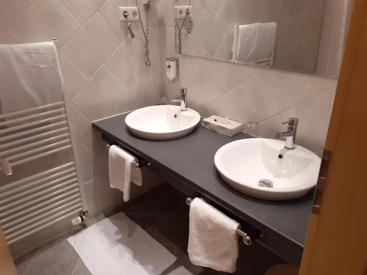 Land-Gut-Hotel Zum Alten Forsthaus - Aufladestation Fuer Elektroautos Hürtgenwald المظهر الخارجي الصورة